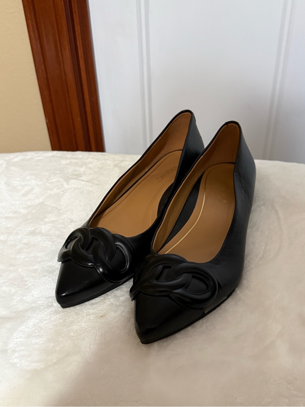 Vionic Arielle Pointed Toe Flat in Black Nappa leather US 6